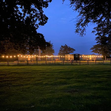 The Shepherds Huts & The Well Lodge At Ormesby Manor Ormesby Saint Michael Eksteriør bilde