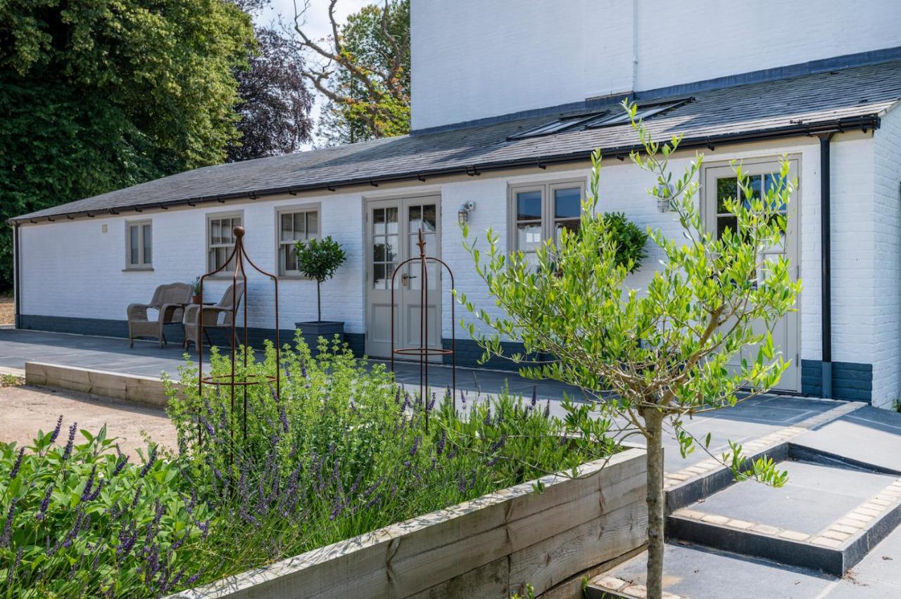 The Shepherds Huts & The Well Lodge At Ormesby Manor Ormesby Saint Michael Eksteriør bilde