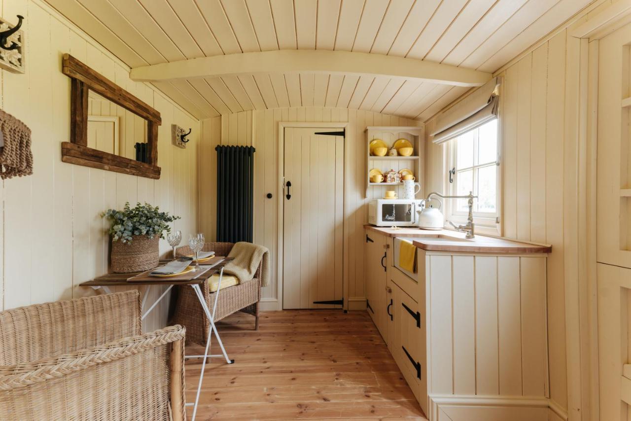 The Shepherds Huts & The Well Lodge At Ormesby Manor Ormesby Saint Michael Eksteriør bilde