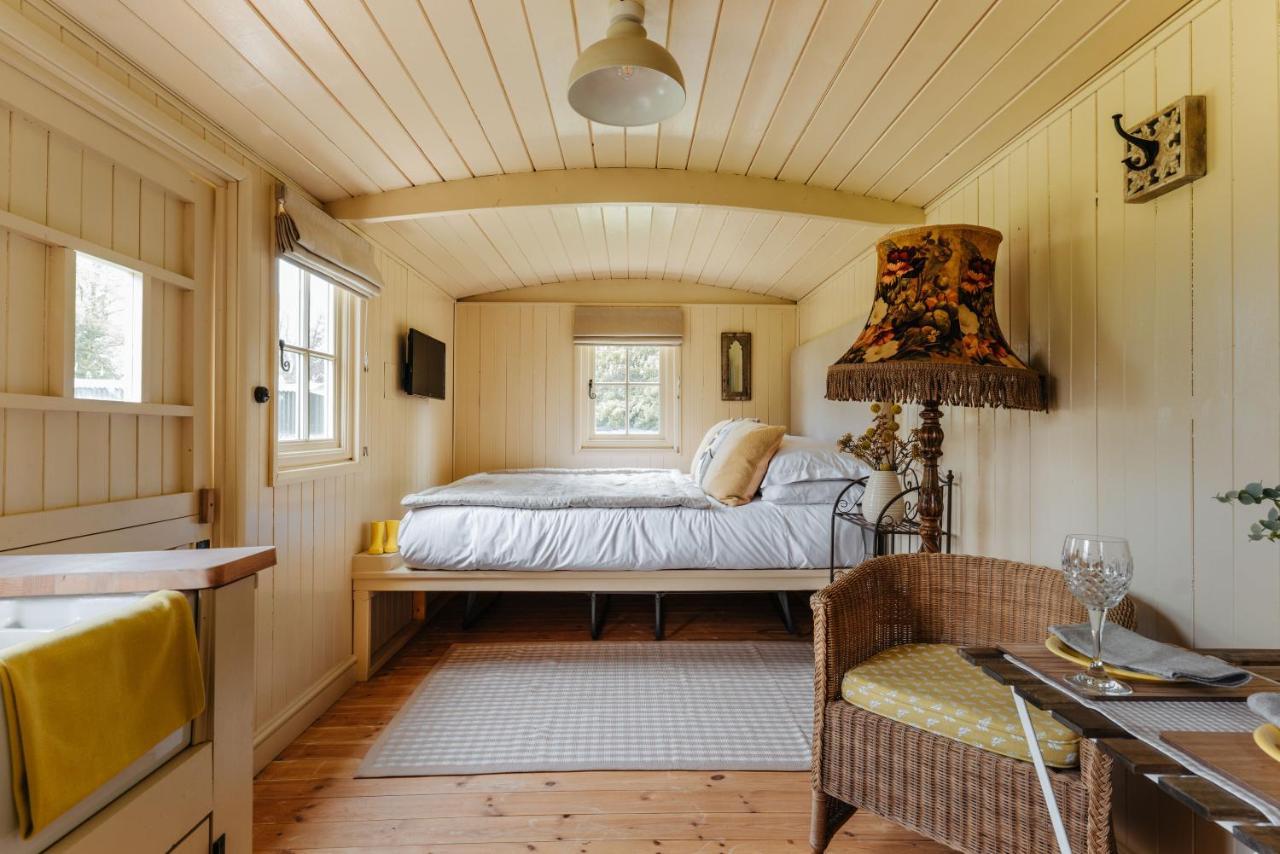 The Shepherds Huts & The Well Lodge At Ormesby Manor Ormesby Saint Michael Eksteriør bilde