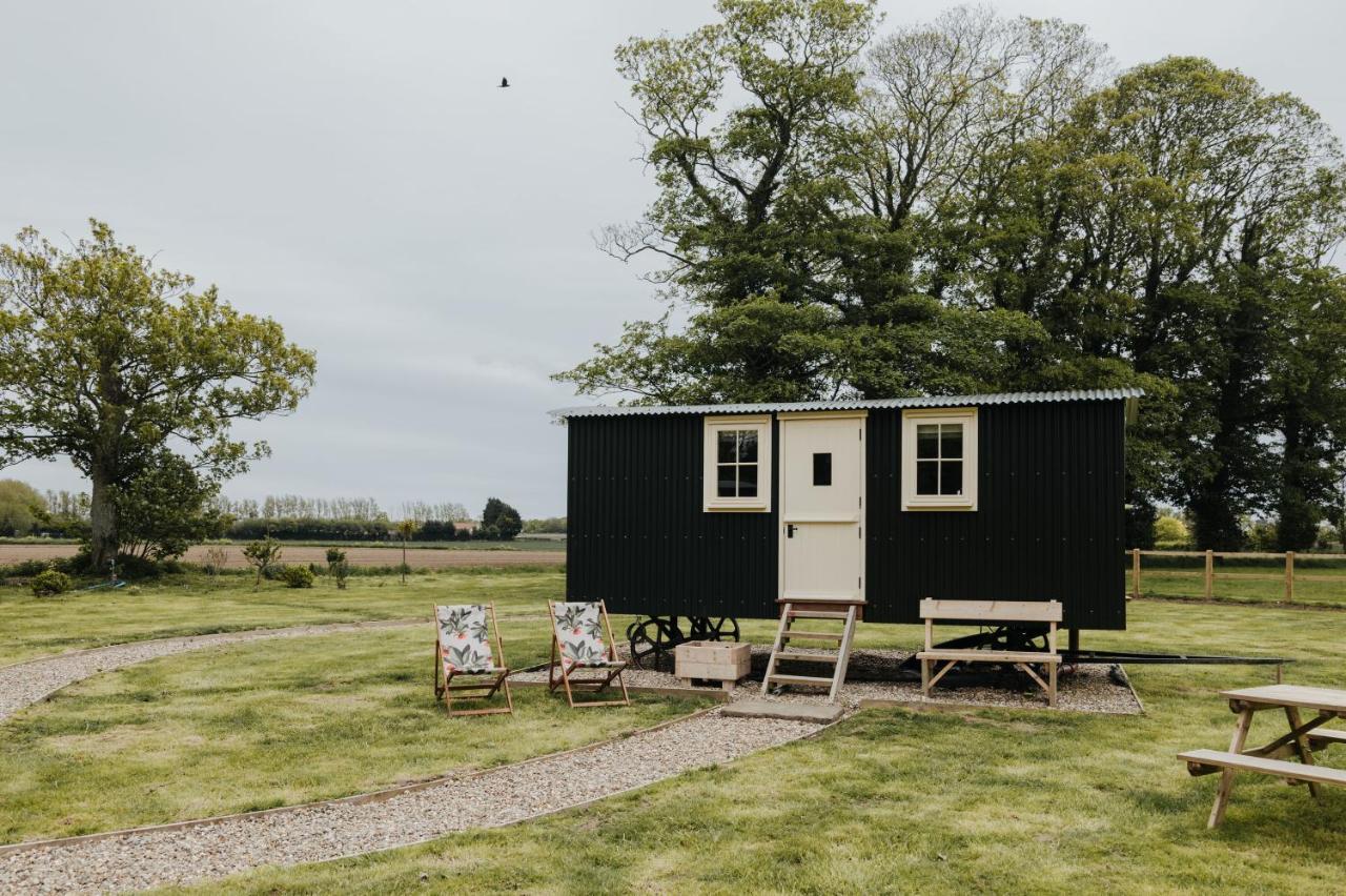 The Shepherds Huts & The Well Lodge At Ormesby Manor Ormesby Saint Michael Eksteriør bilde