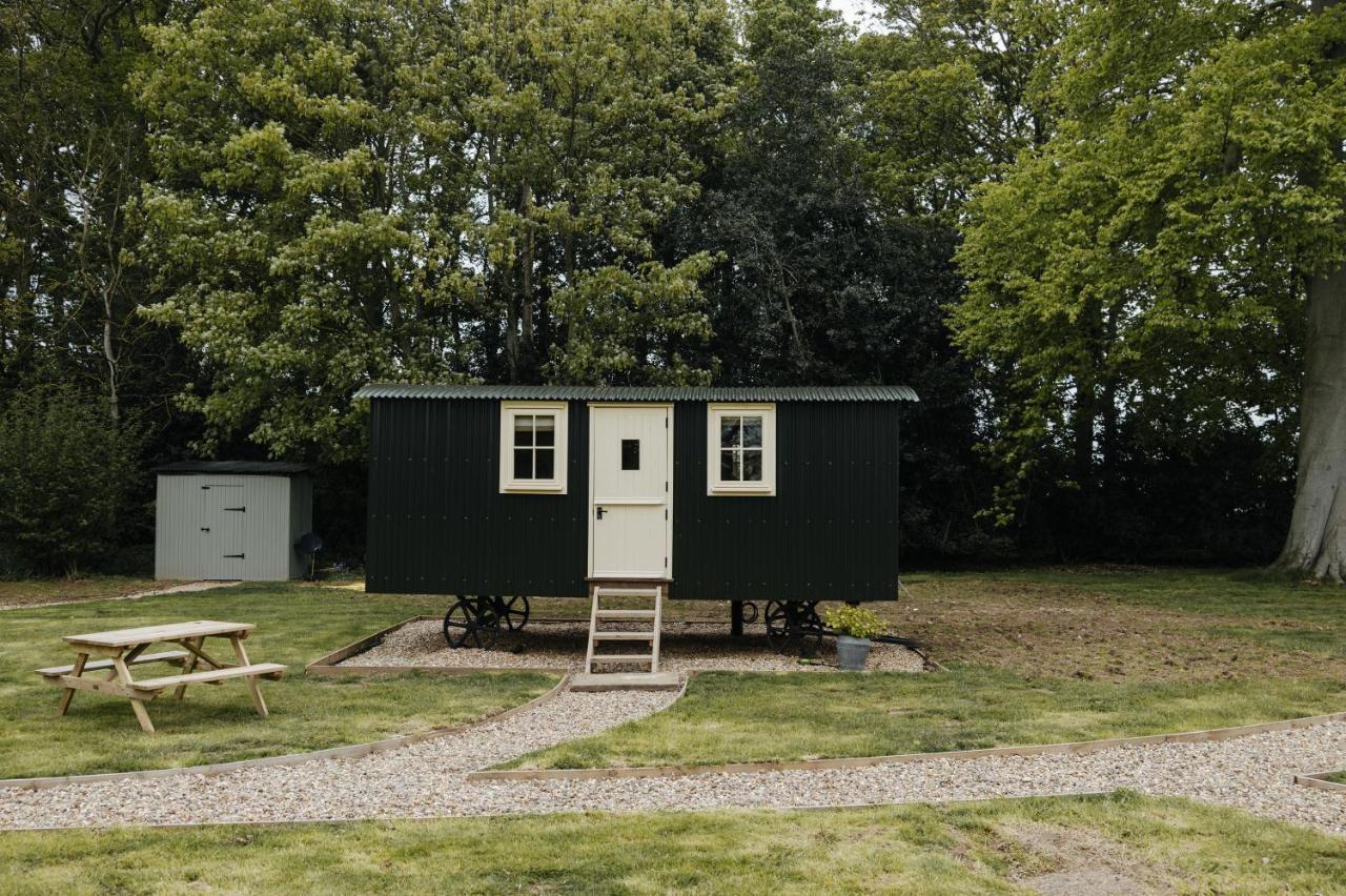 The Shepherds Huts & The Well Lodge At Ormesby Manor Ormesby Saint Michael Eksteriør bilde