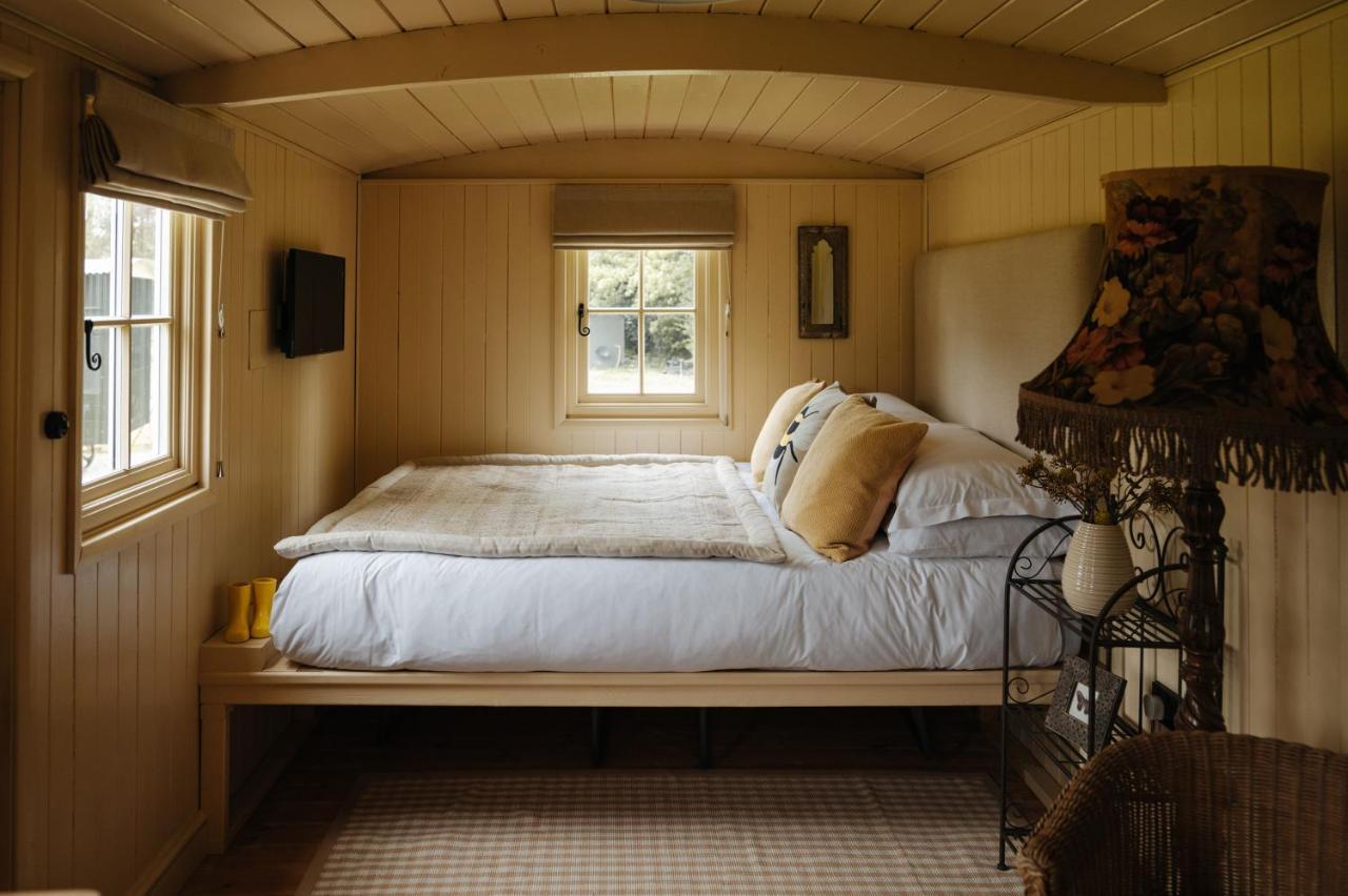 The Shepherds Huts & The Well Lodge At Ormesby Manor Ormesby Saint Michael Eksteriør bilde