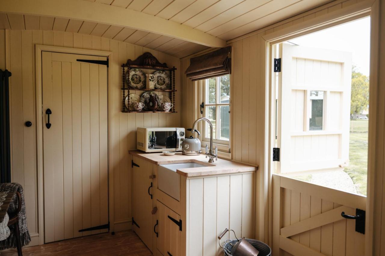 The Shepherds Huts & The Well Lodge At Ormesby Manor Ormesby Saint Michael Eksteriør bilde