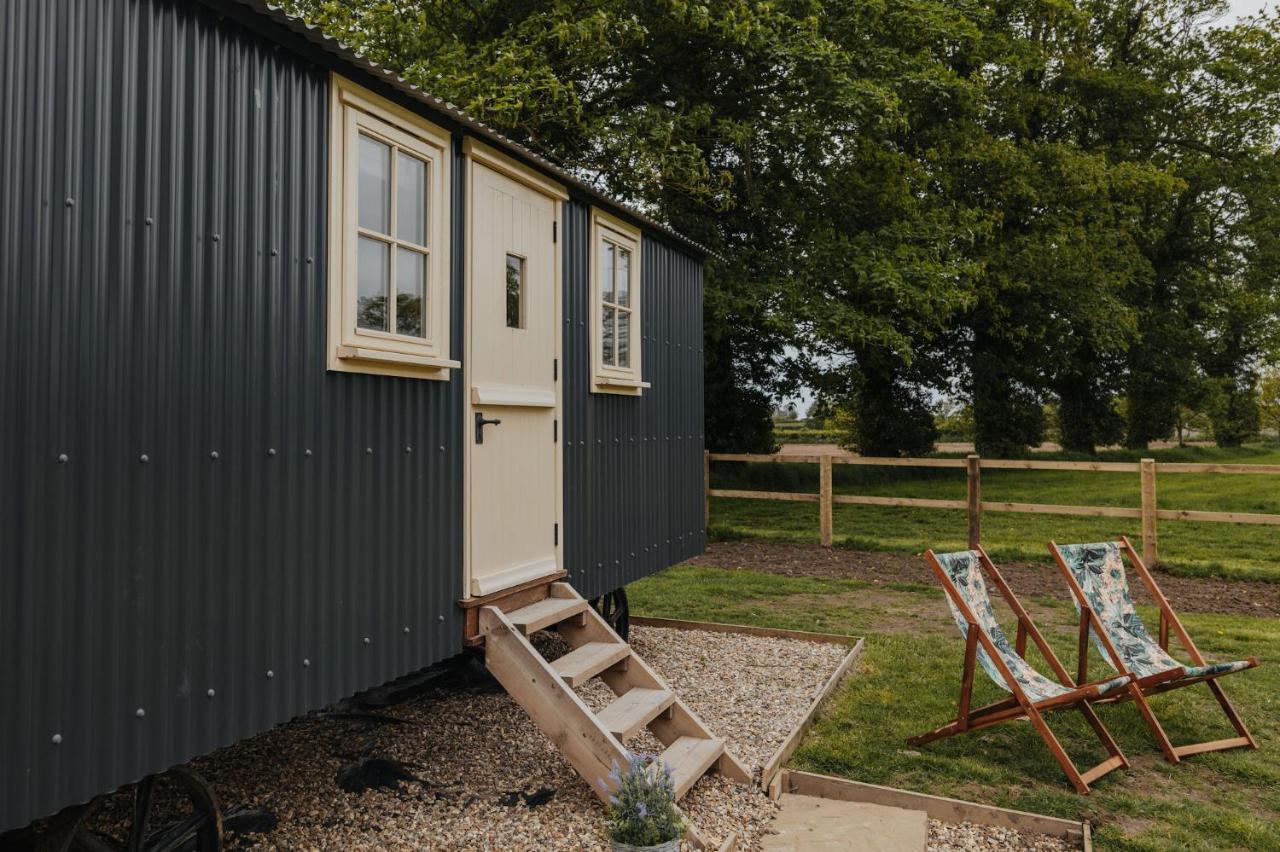 The Shepherds Huts & The Well Lodge At Ormesby Manor Ormesby Saint Michael Eksteriør bilde