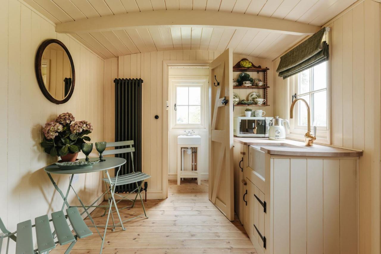 The Shepherds Huts & The Well Lodge At Ormesby Manor Ormesby Saint Michael Eksteriør bilde