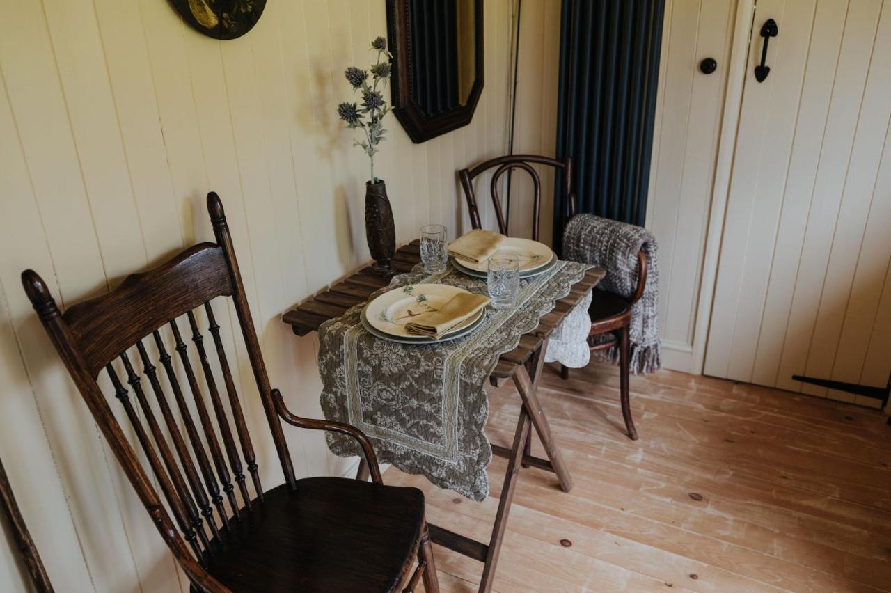 The Shepherds Huts & The Well Lodge At Ormesby Manor Ormesby Saint Michael Eksteriør bilde