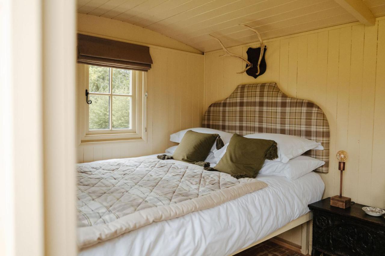 The Shepherds Huts & The Well Lodge At Ormesby Manor Ormesby Saint Michael Eksteriør bilde