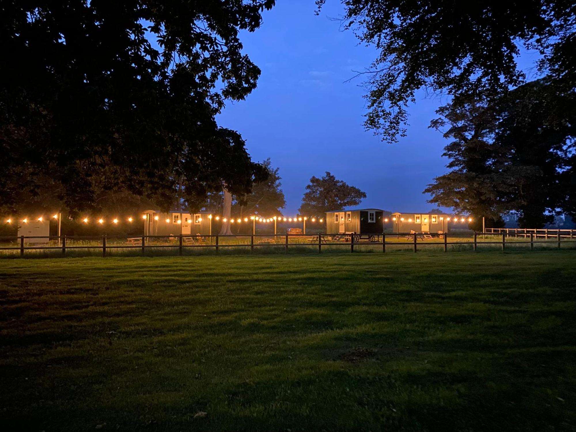 The Shepherds Huts & The Well Lodge At Ormesby Manor Ormesby Saint Michael Eksteriør bilde